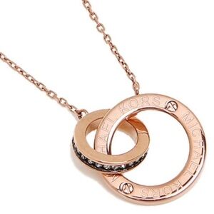 Elegant Gold Pendant Necklace